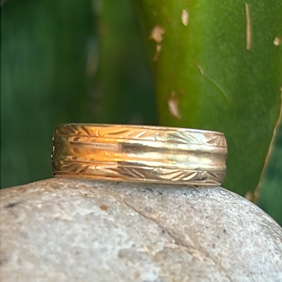 14 karat gold band - Picture 5 of 8